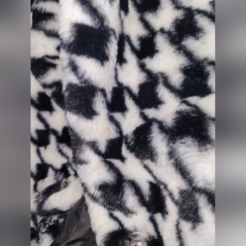 Faux Fur Black and White Houndstooth Coat - Picture 5 of 5